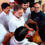 पंडाल हादसे में जान गंवाने वाले कांग्रेसी नेता अमर मेहता के घर पहुंचे राहुल गांधी, परिजनों से की बातचीत!